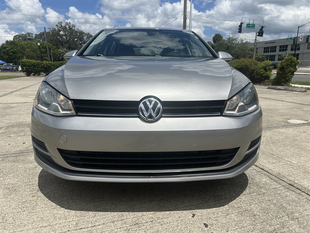 2015 Volkswagen Golf - $10,600