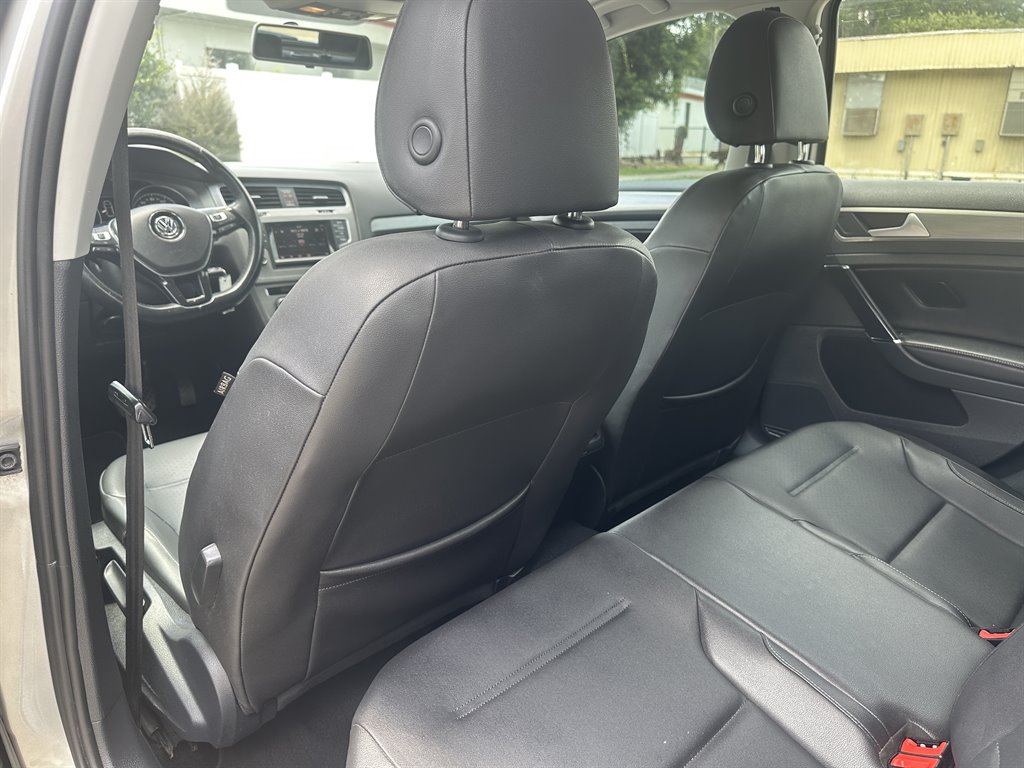 2015 Volkswagen Golf - $10,600