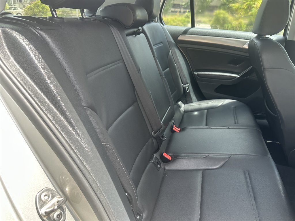 2015 Volkswagen Golf - $10,600