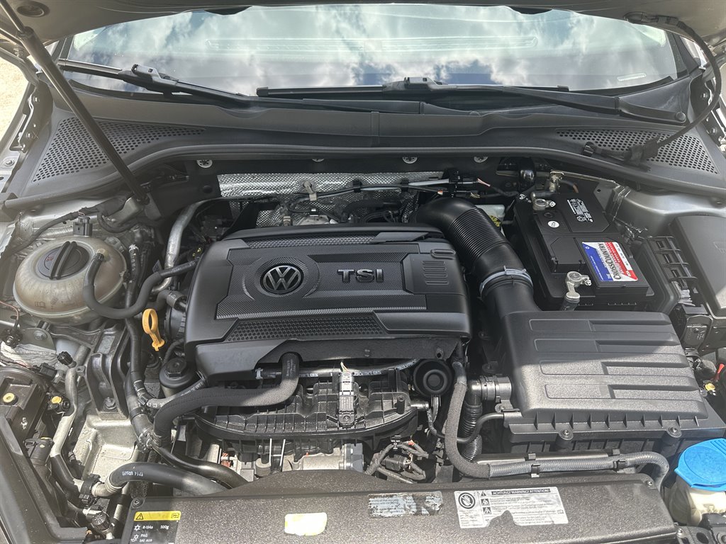 2015 Volkswagen Golf - $10,600