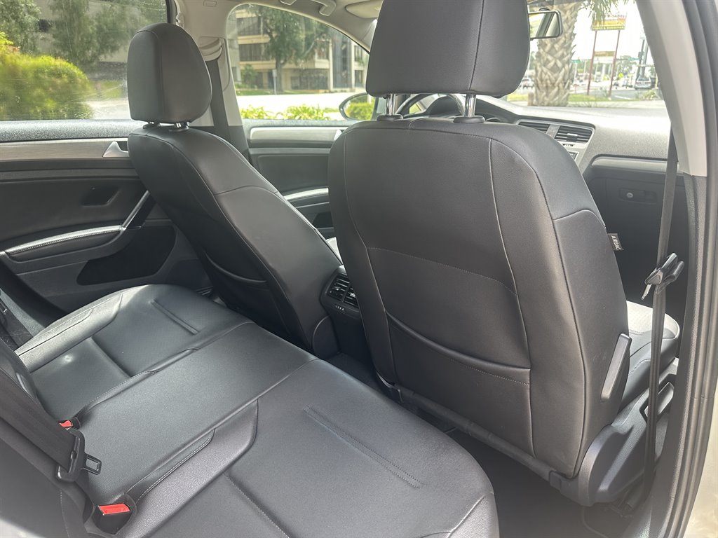 2015 Volkswagen Golf - $10,600