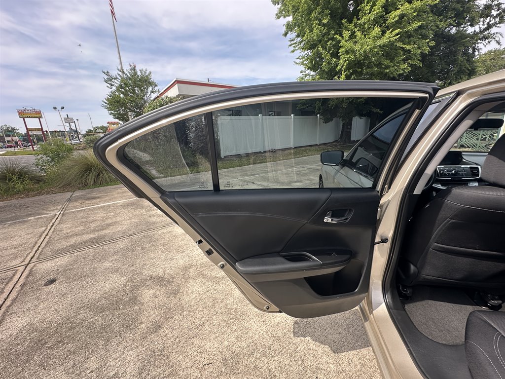2015 Honda Accord - $15,998