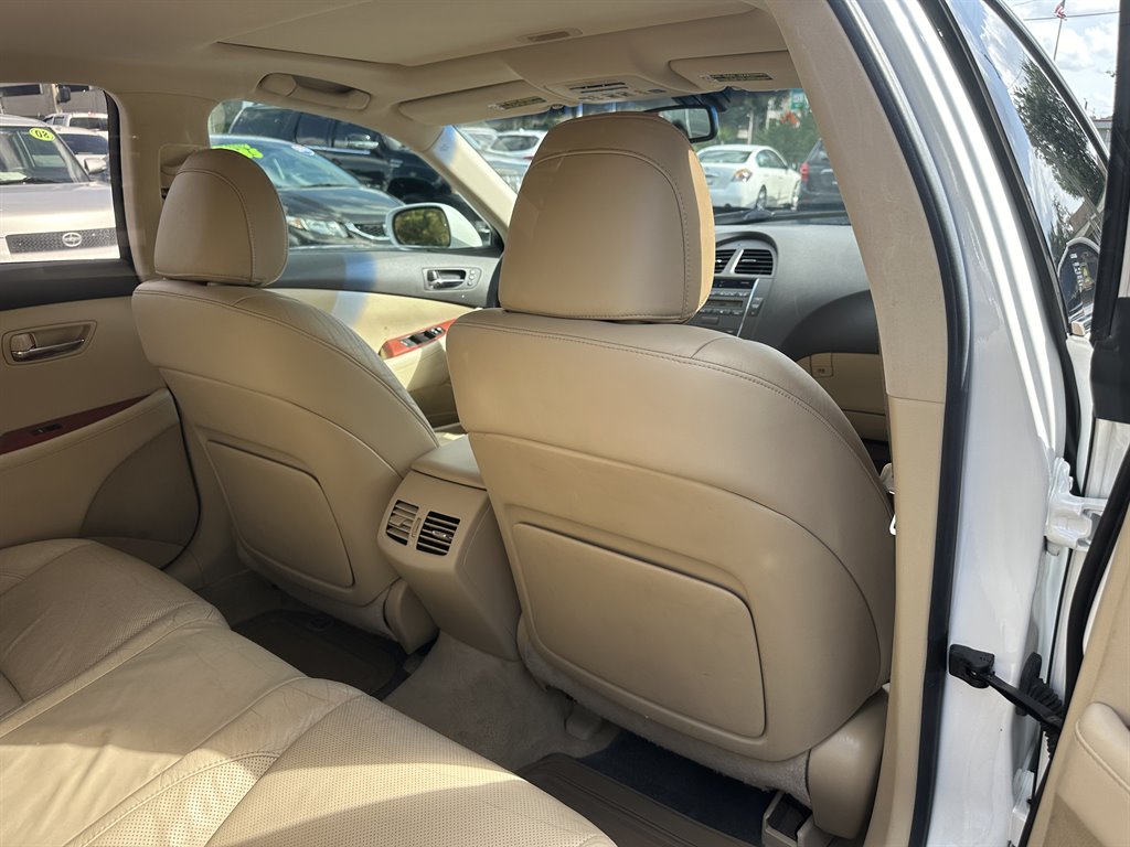 2009 Lexus ES - $10,995