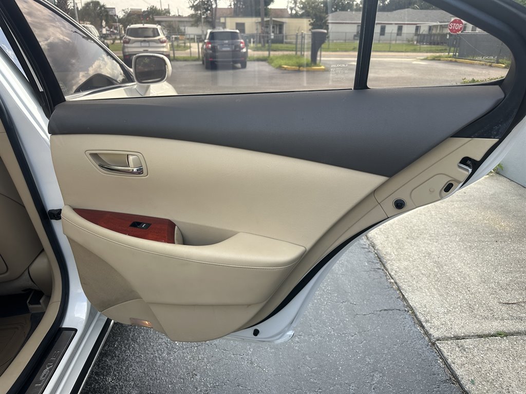 2009 Lexus ES - $10,995