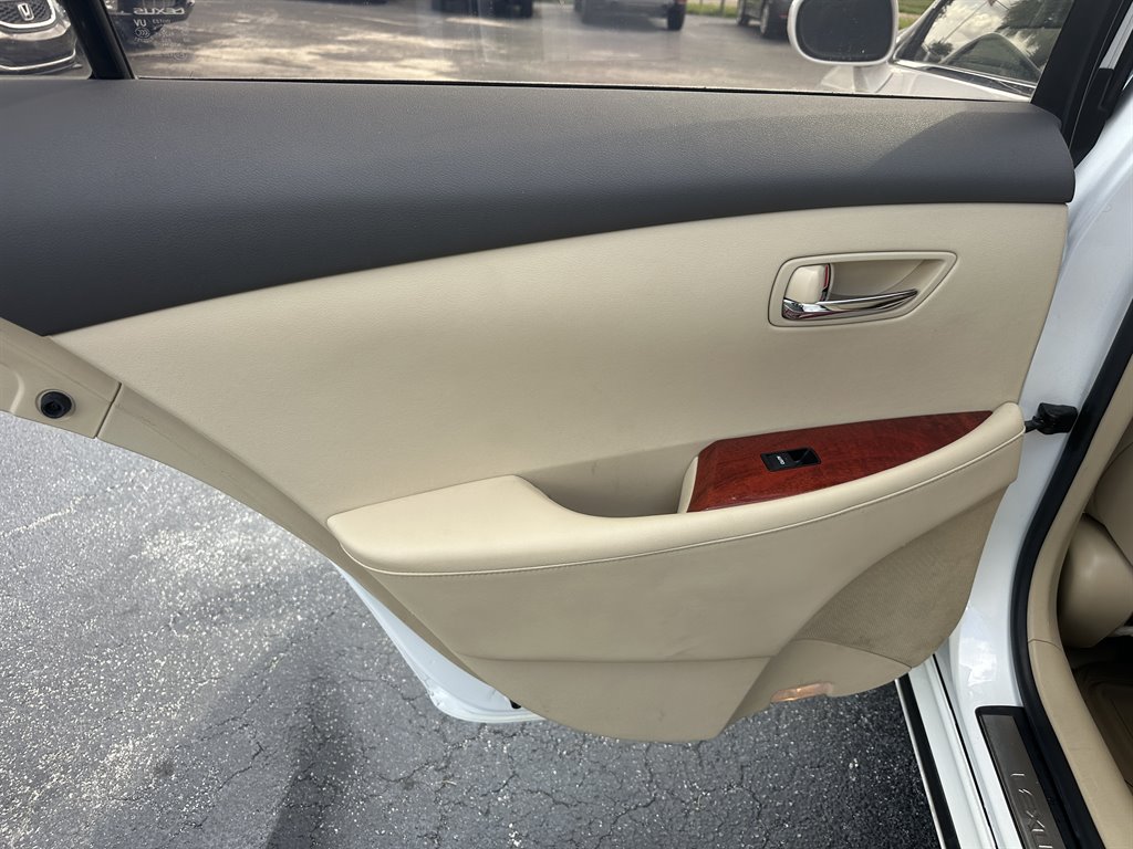2009 Lexus ES - $10,995
