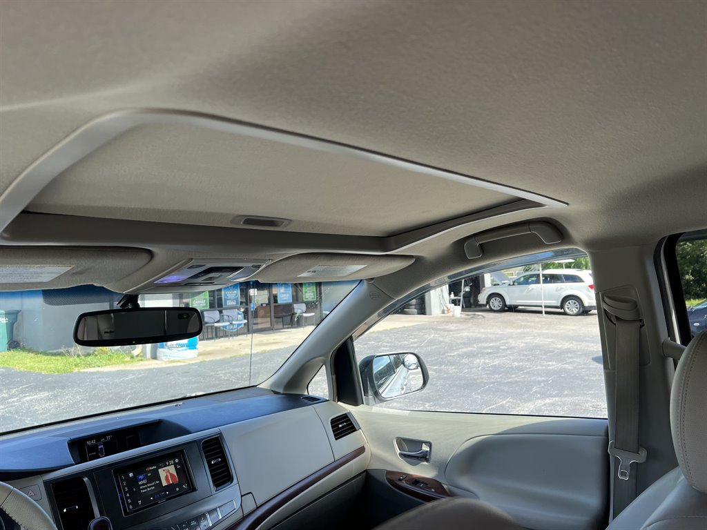 2014 Toyota Sienna - $20,600