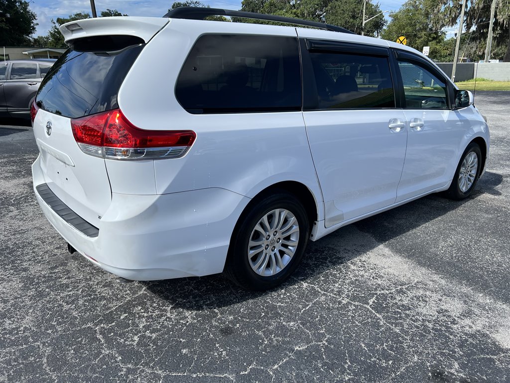 2014 Toyota Sienna - $20,600
