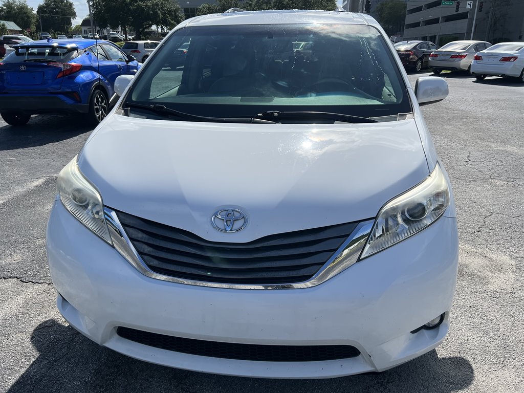 2014 Toyota Sienna - $20,600