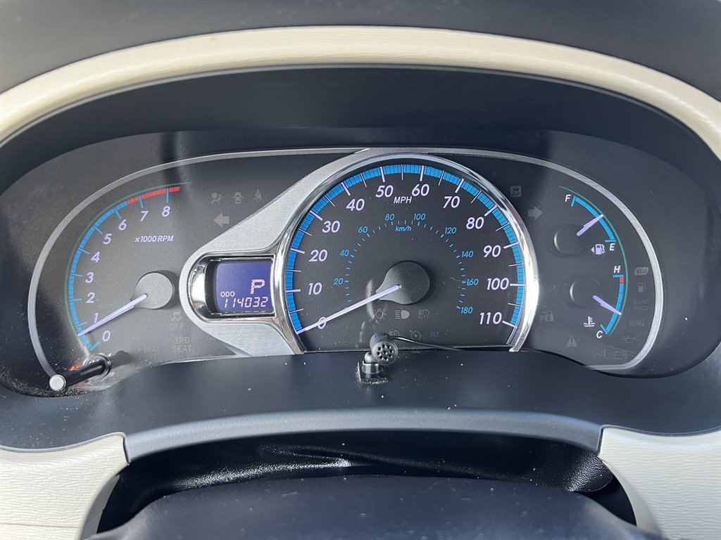 2014 Toyota Sienna - $20,600