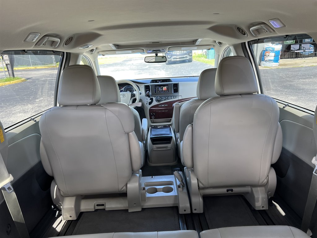 2014 Toyota Sienna - $20,600