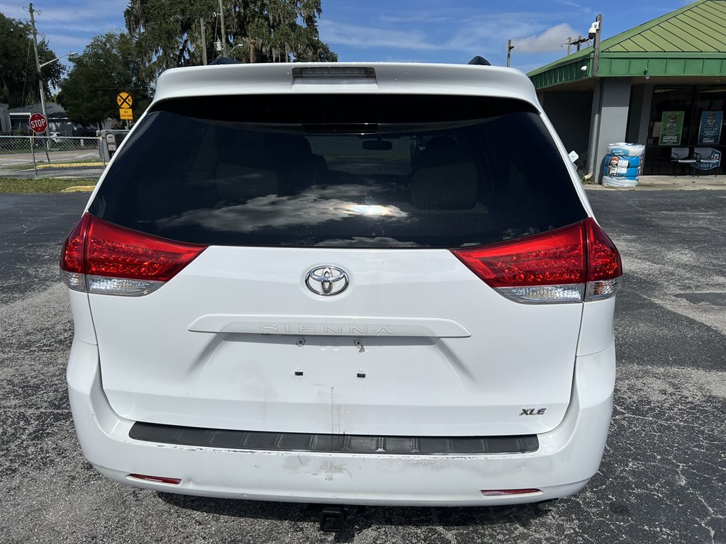 2014 Toyota Sienna - $20,600