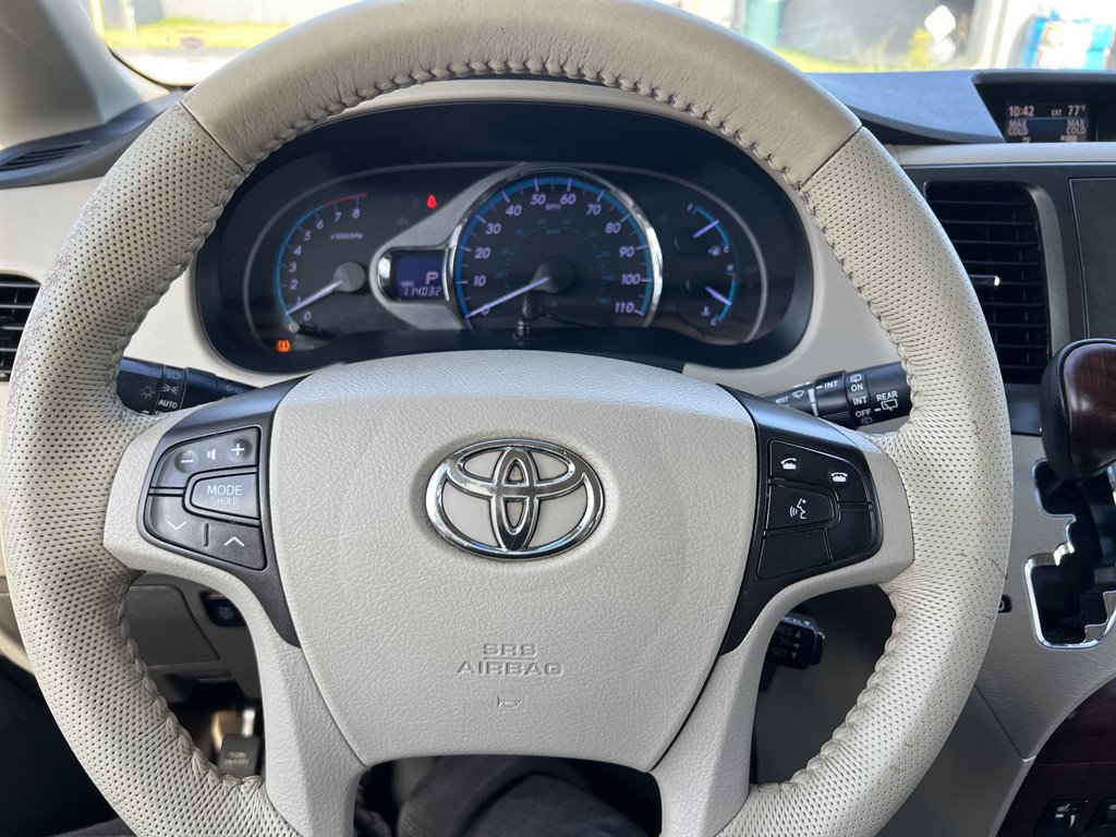 2014 Toyota Sienna - $20,600