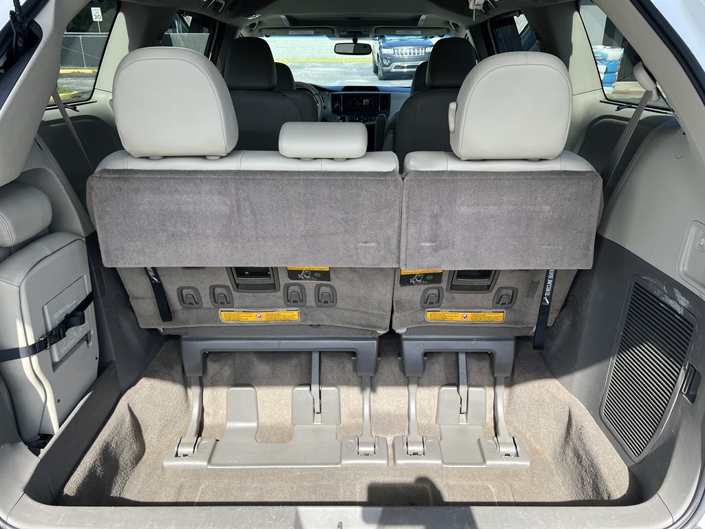 2014 Toyota Sienna - $20,600