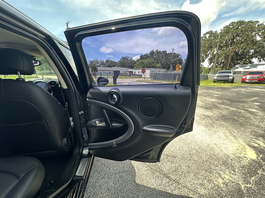 2014 MINI Countryman - $10,998