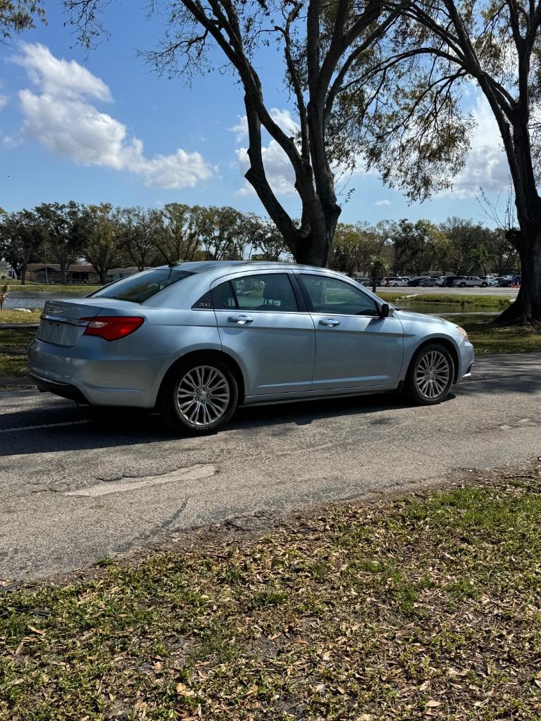 2013 Chrysler 200 Limited photo