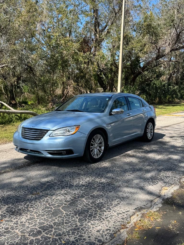 2013 Chrysler 200 Limited photo