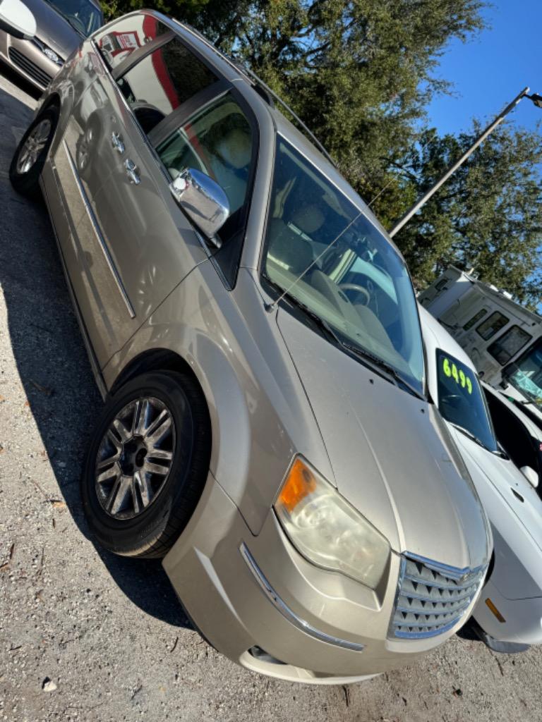 2009 Chrysler Town & Country Limited photo