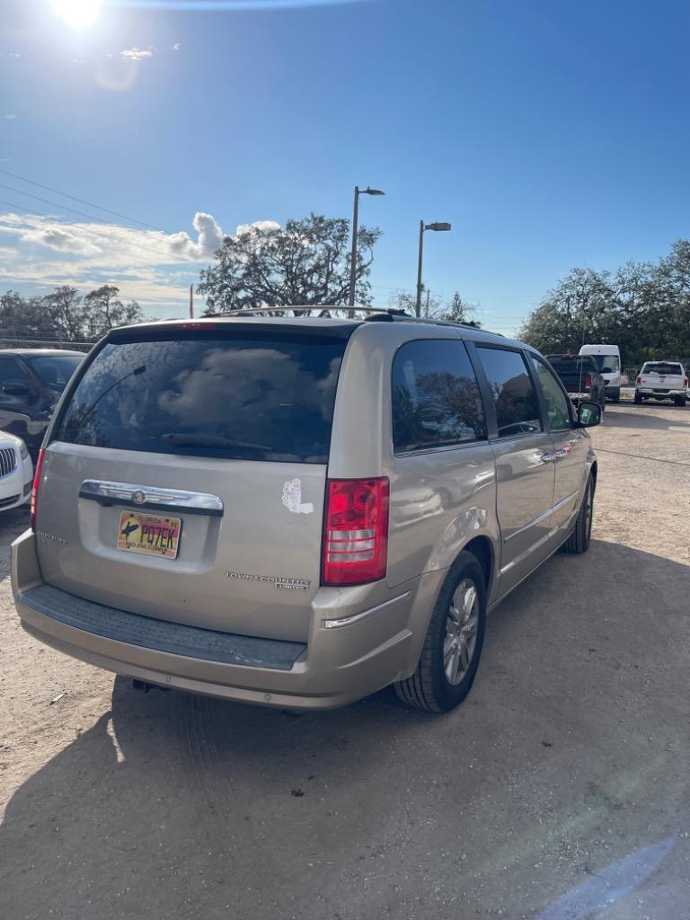 2009 Chrysler Town & Country Limited photo