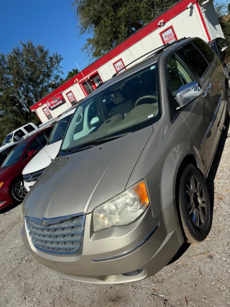 2009 Chrysler Town & Country Limited photo