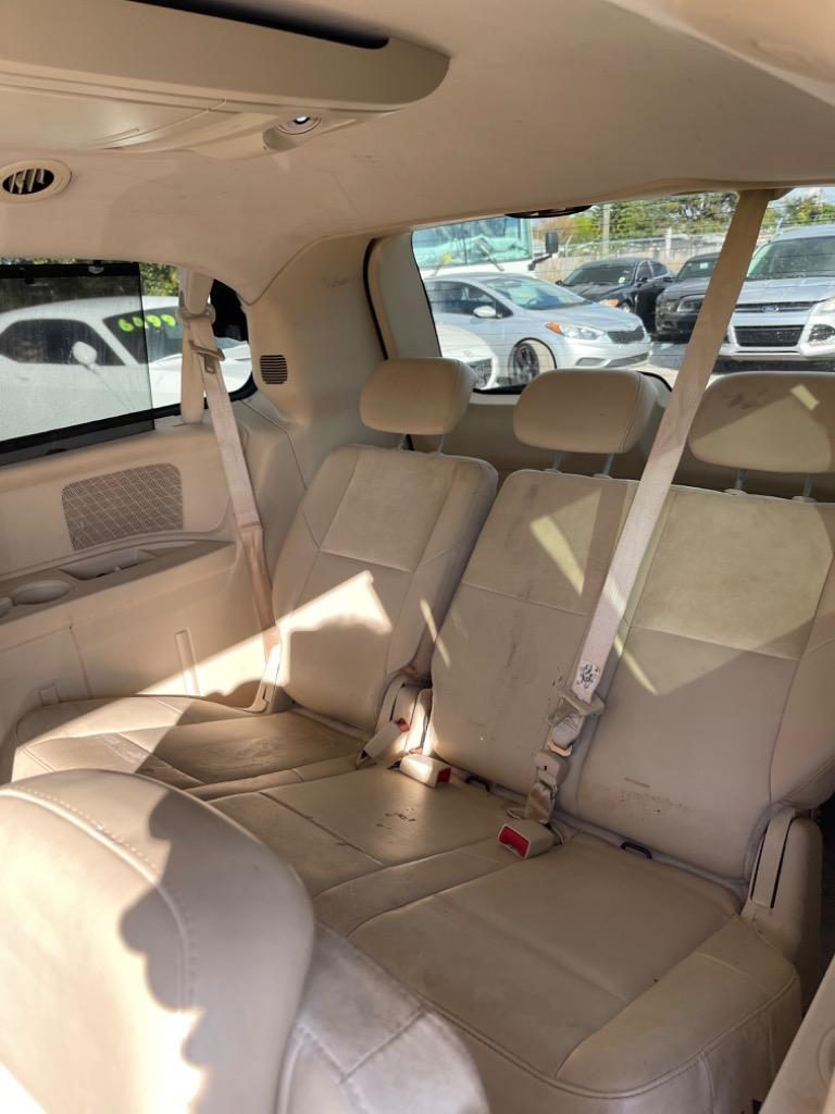 2009 Chrysler Town & Country Limited photo