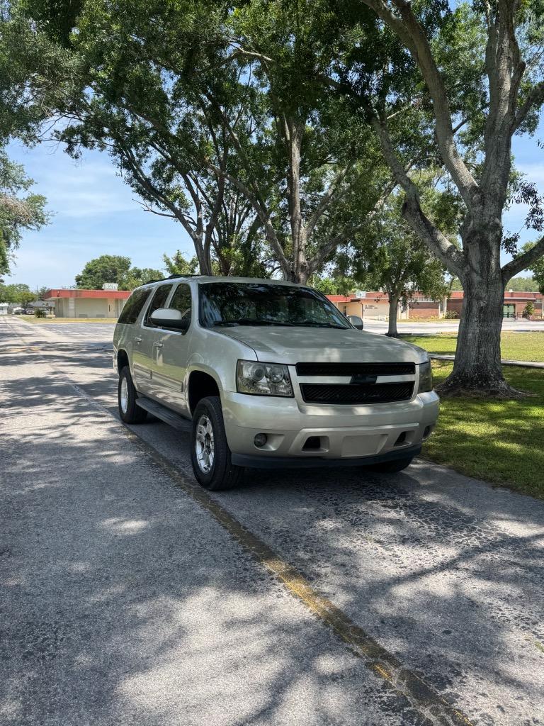 2013 Chevrolet Suburban LT 1500 photo