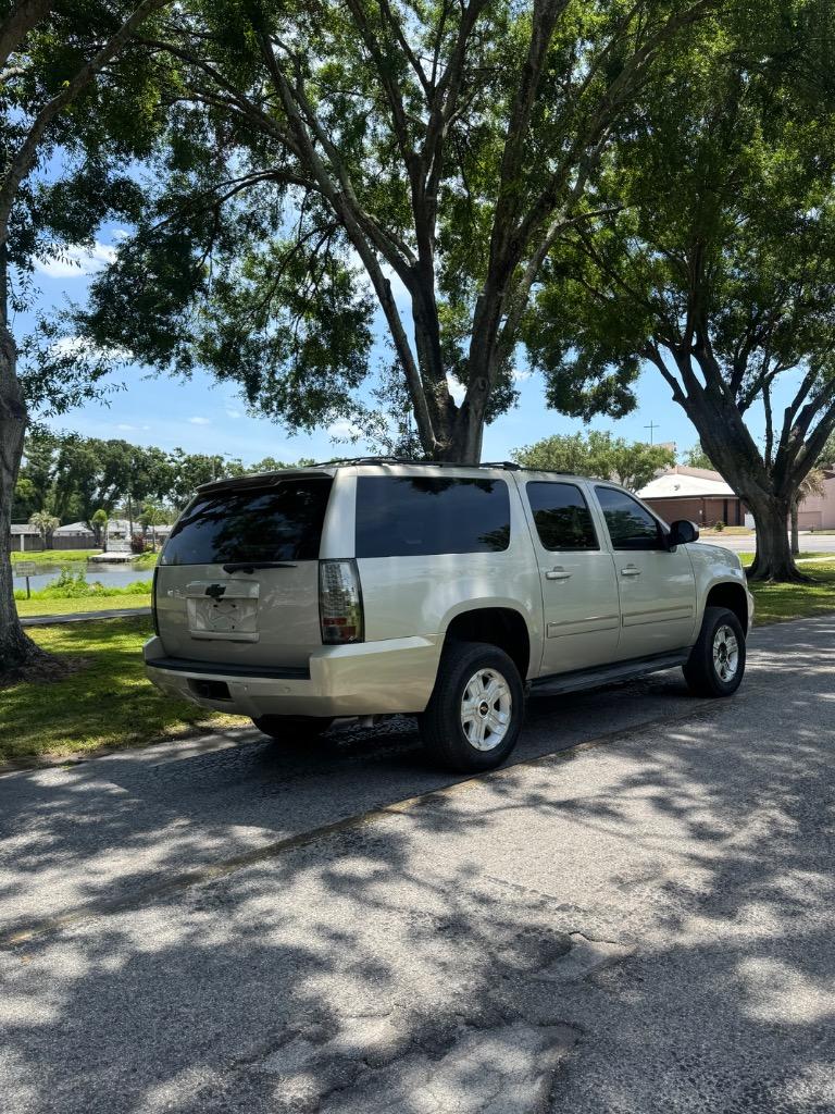 2013 Chevrolet Suburban LT 1500 photo