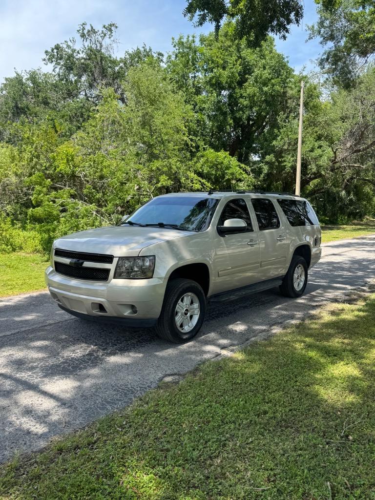 2013 Chevrolet Suburban LT 1500 photo