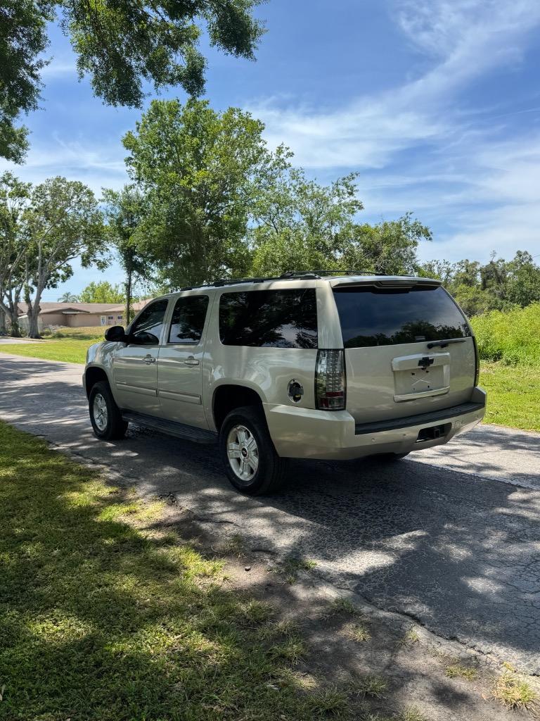 2013 Chevrolet Suburban LT 1500 photo
