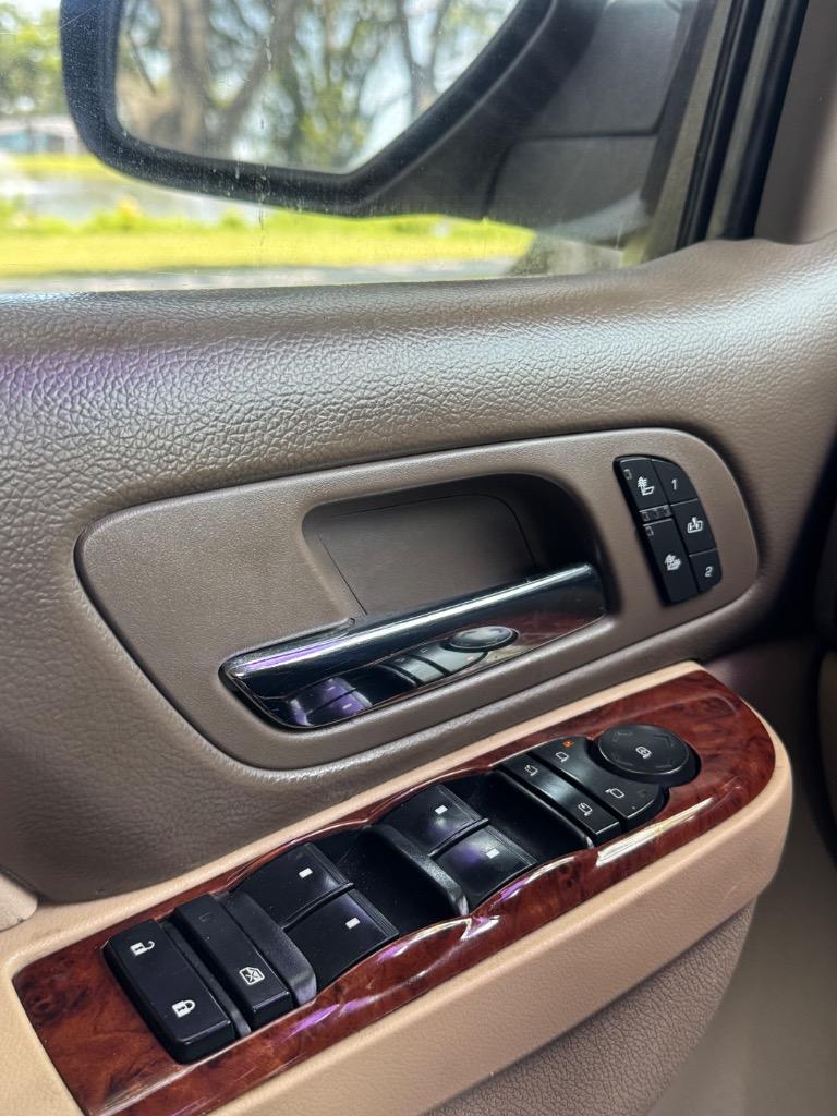 2013 Chevrolet Suburban LT 1500 photo