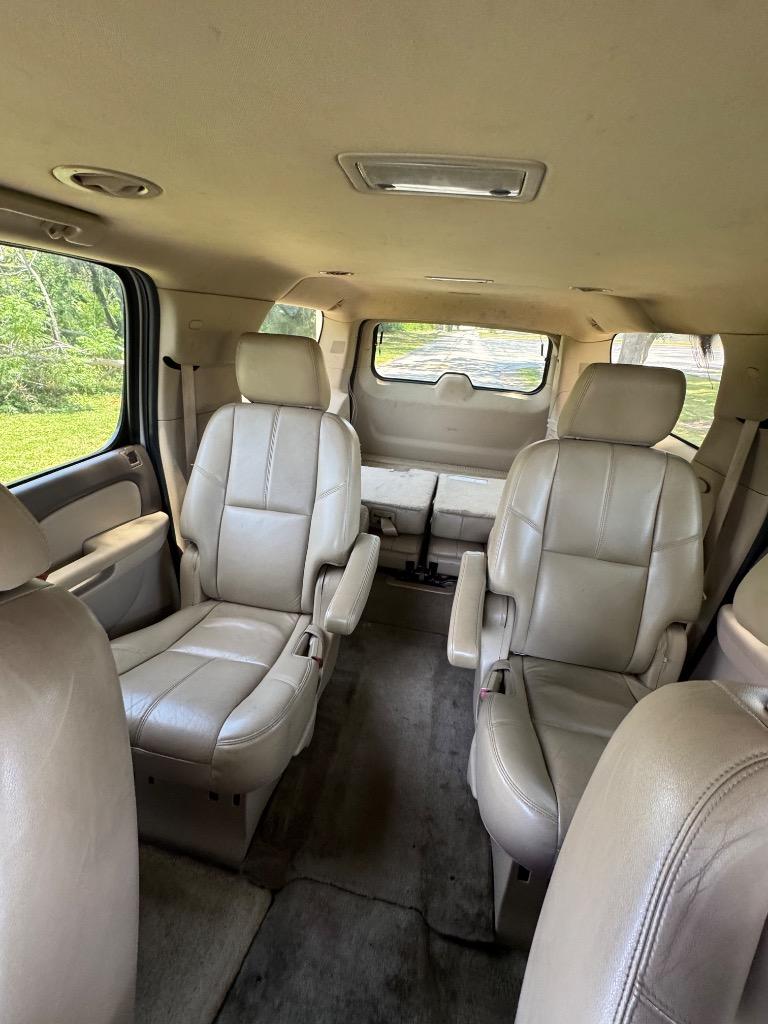 2013 Chevrolet Suburban LT 1500 photo