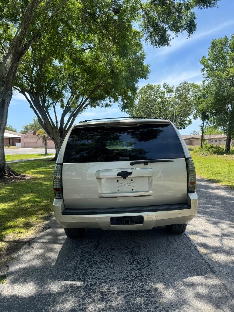 2013 Chevrolet Suburban LT 1500 photo