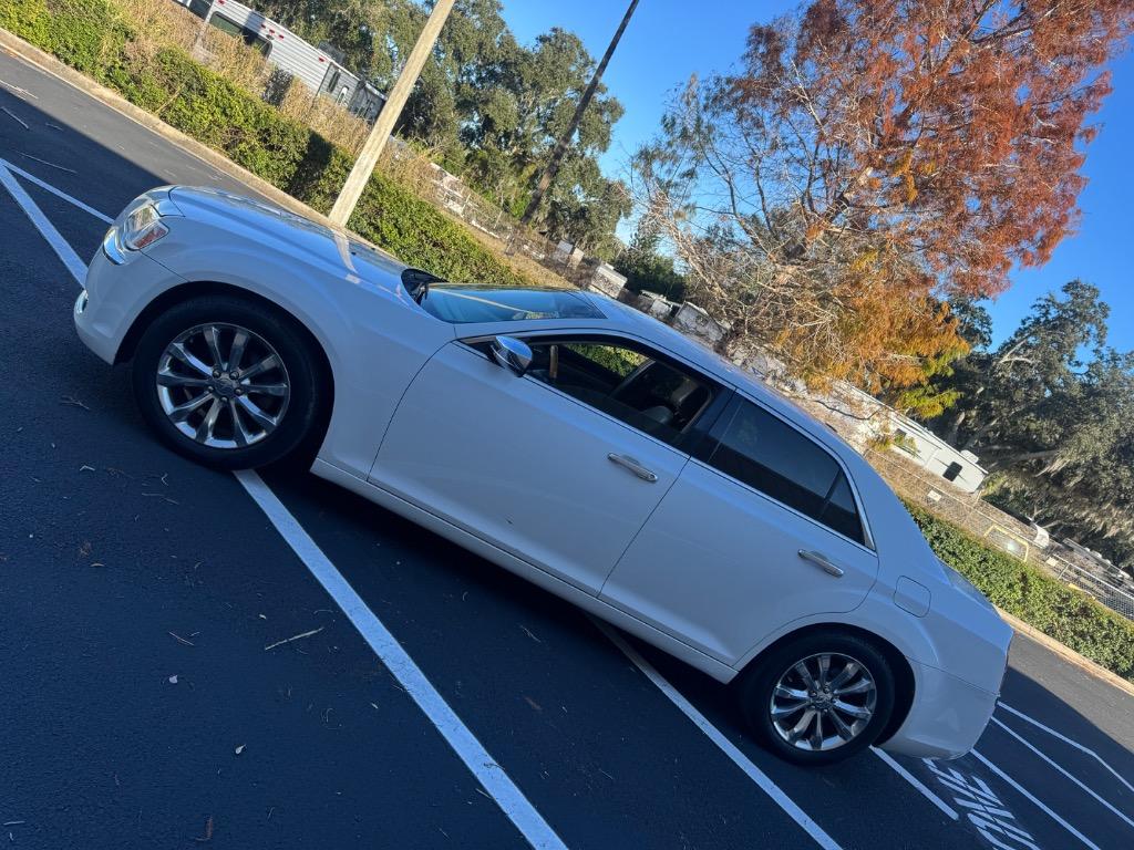 2014 Chrysler 300 - $3,499