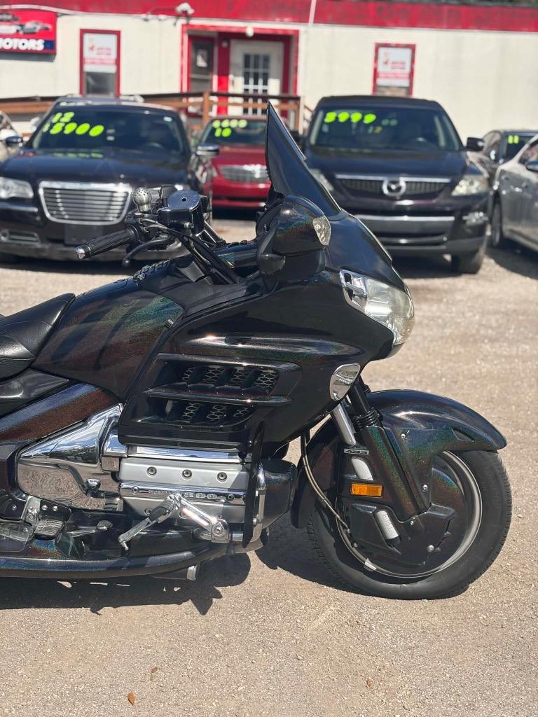 2003 Honda Gold Wing - $12,600