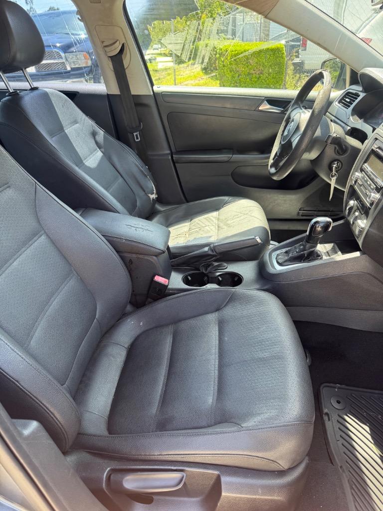 2011 Volkswagen Jetta - $3,699