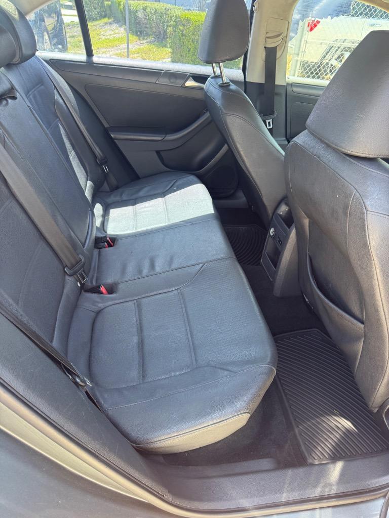 2011 Volkswagen Jetta - $3,699