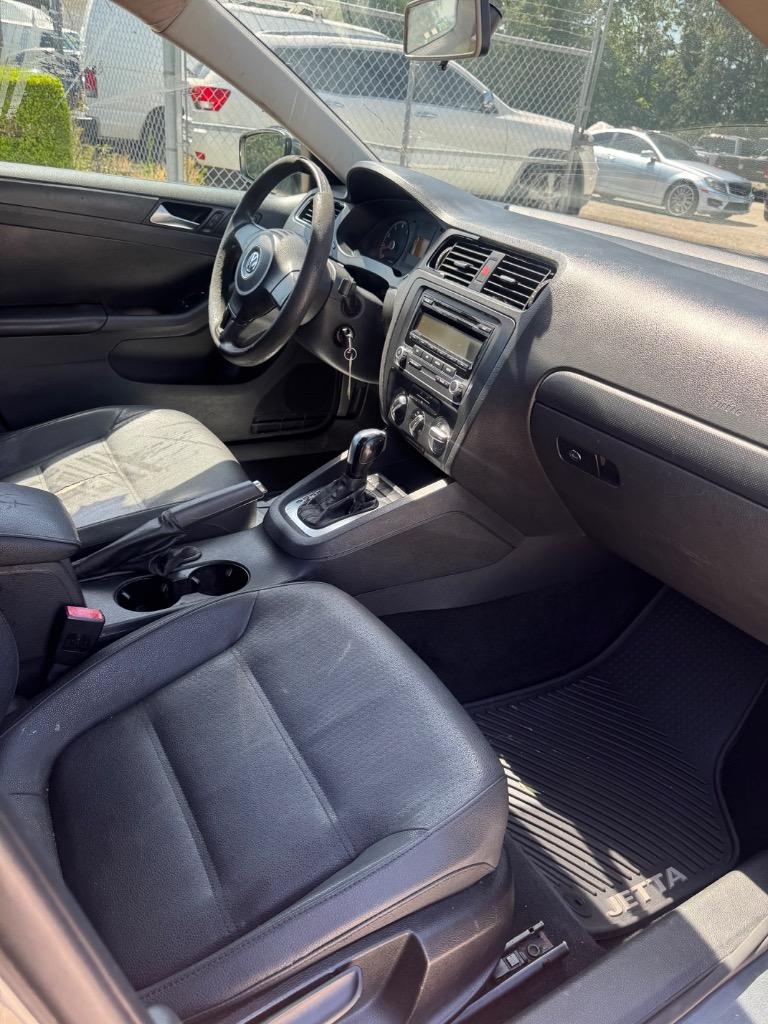 2011 Volkswagen Jetta - $3,699