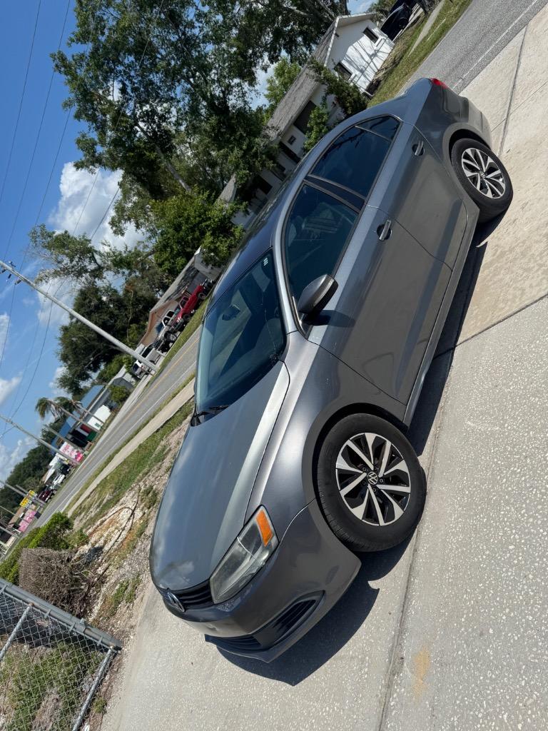 2011 Volkswagen Jetta - $3,699