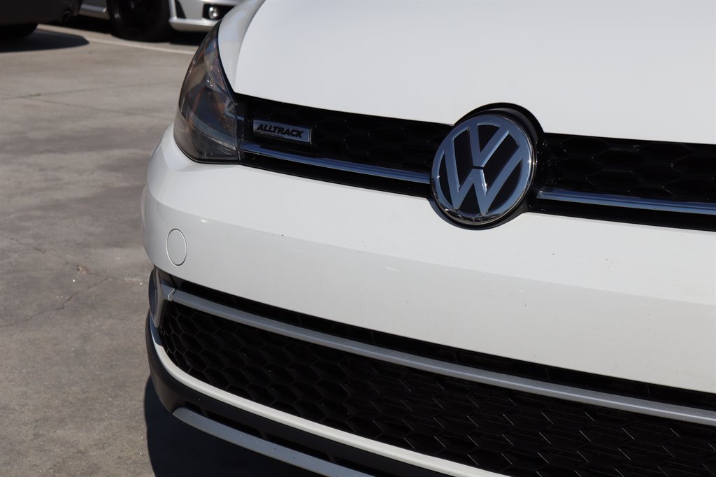 2019 Volkswagen Golf - $17,995