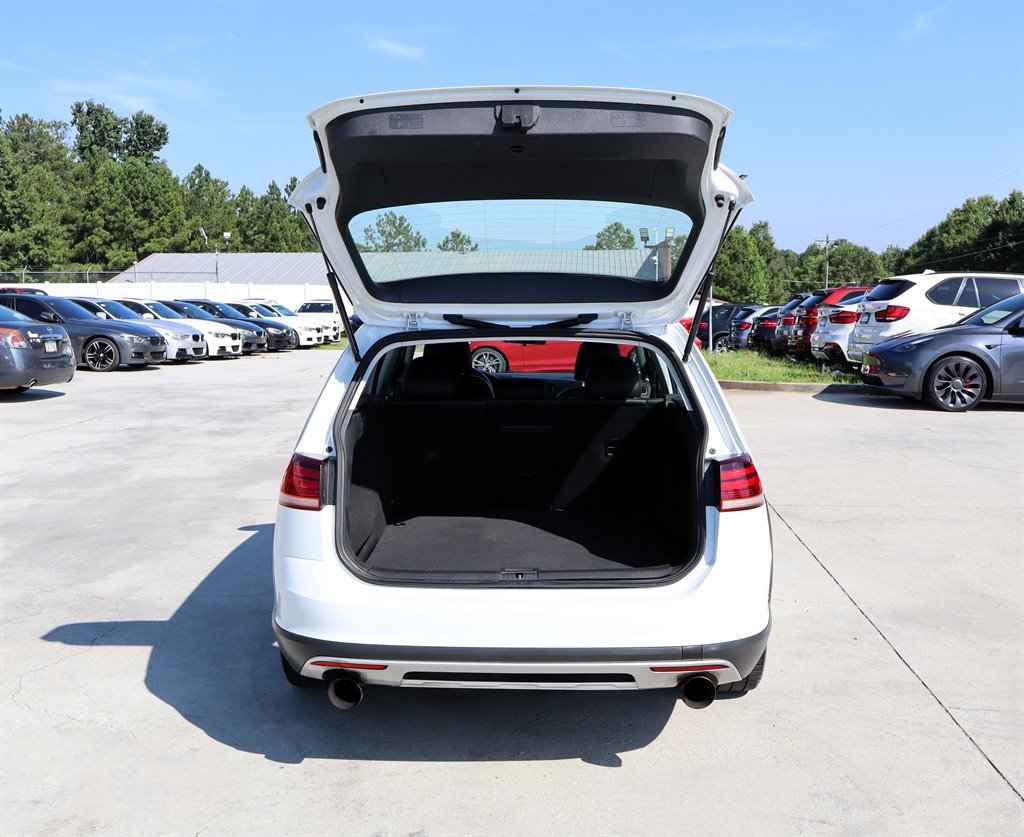 2019 Volkswagen Golf - $17,995