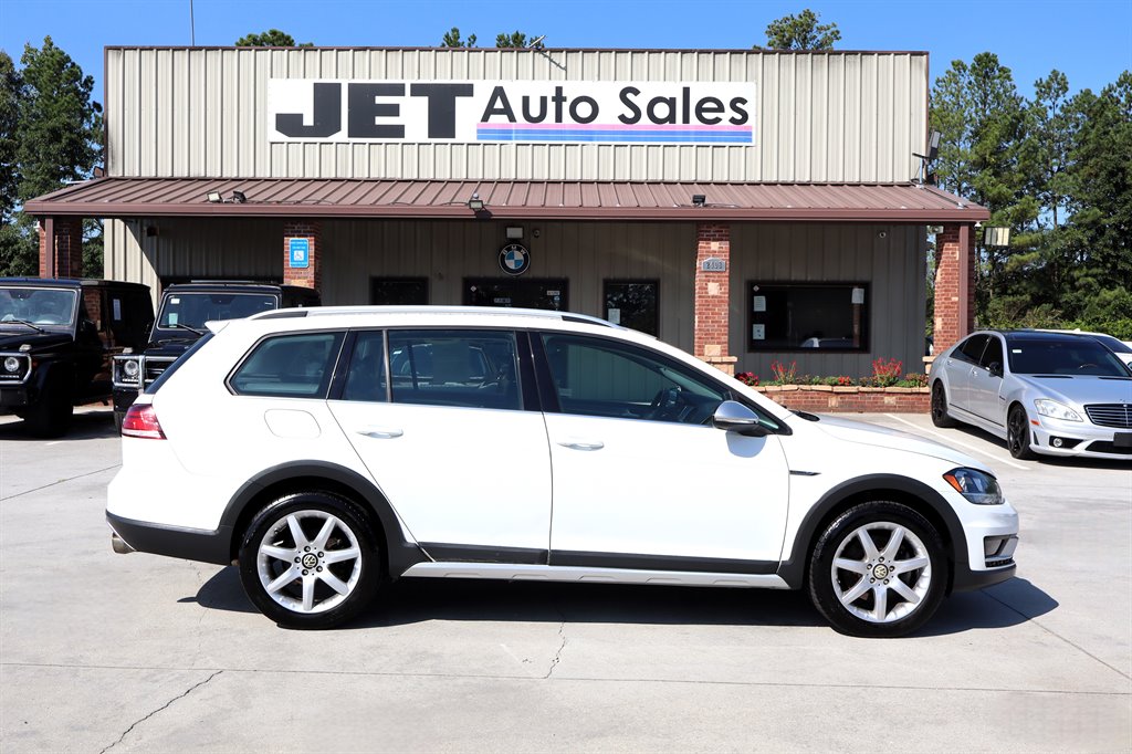 2019 Volkswagen Golf - $17,995