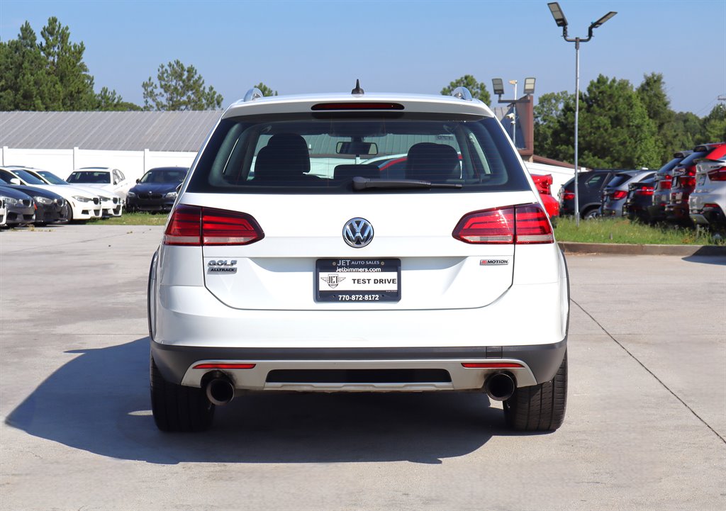 2019 Volkswagen Golf - $17,995