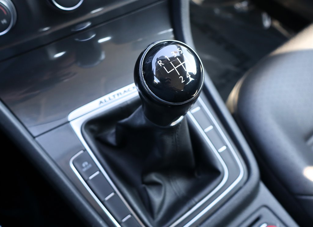 2019 Volkswagen Golf - $17,995