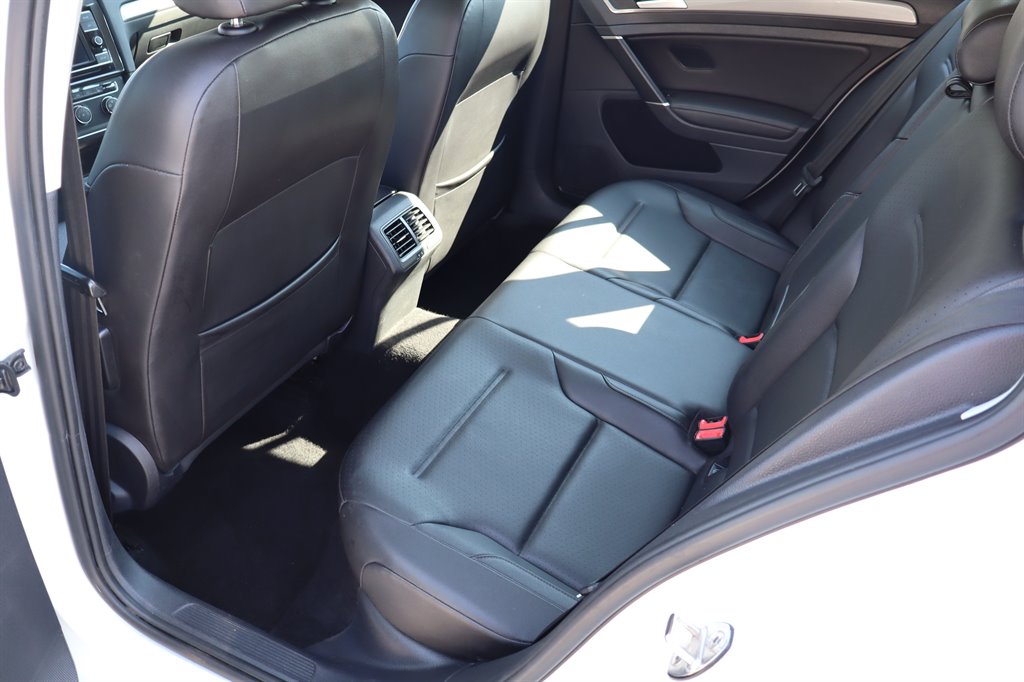 2019 Volkswagen Golf - $17,995