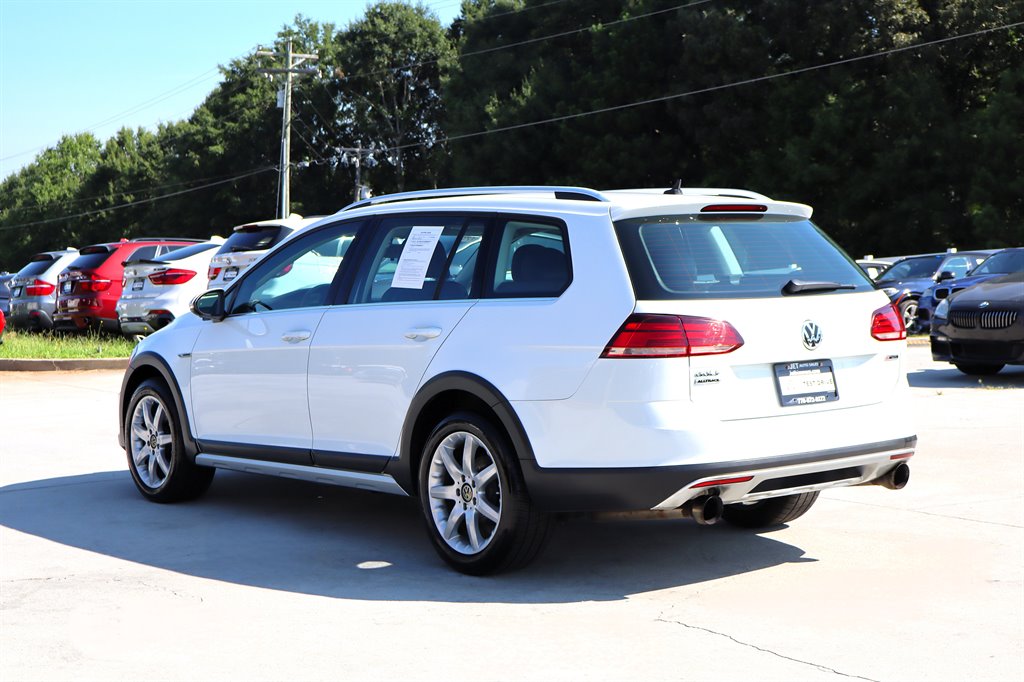 2019 Volkswagen Golf - $17,995
