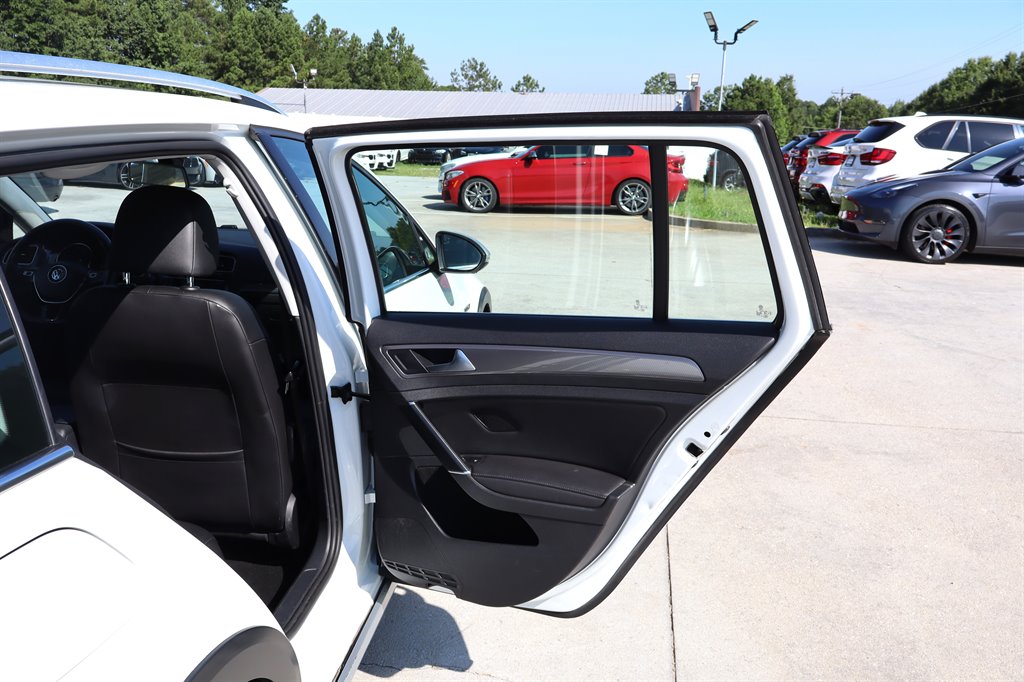 2019 Volkswagen Golf - $17,995