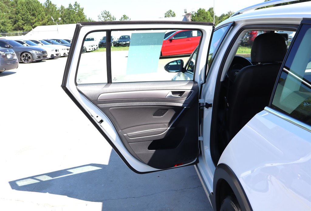 2019 Volkswagen Golf - $17,995