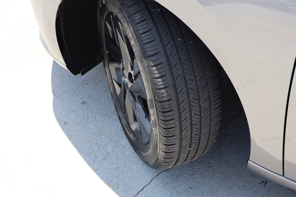 2023 Hyundai Elantra - $16,995