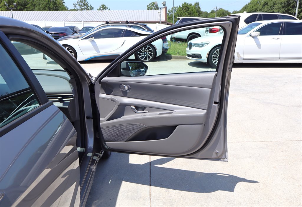 2023 Hyundai Elantra - $16,995