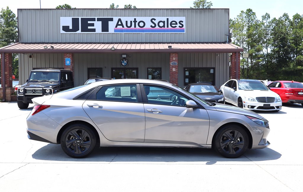 2023 Hyundai Elantra - $16,995