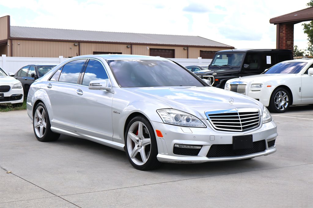2010 Mercedes-Benz S-class - $19,995